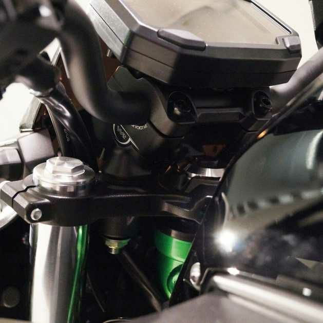 KAWASAKI Z650 (2023-) ハンドルバーライザー 25mm UP ブラック VOIGT