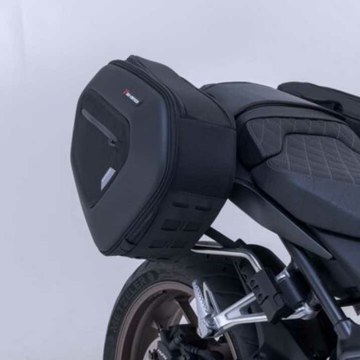 ホンダ CBR650F パーツ盛り沢山！ ホンダ CBR650F 14～19 フルエキゾーストマフラー CS レーシング