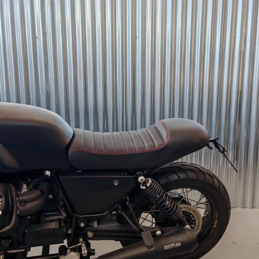 モトグッチ V7 850 スリムシート Ver. 2 RVRS MOTO | バイクカスタム