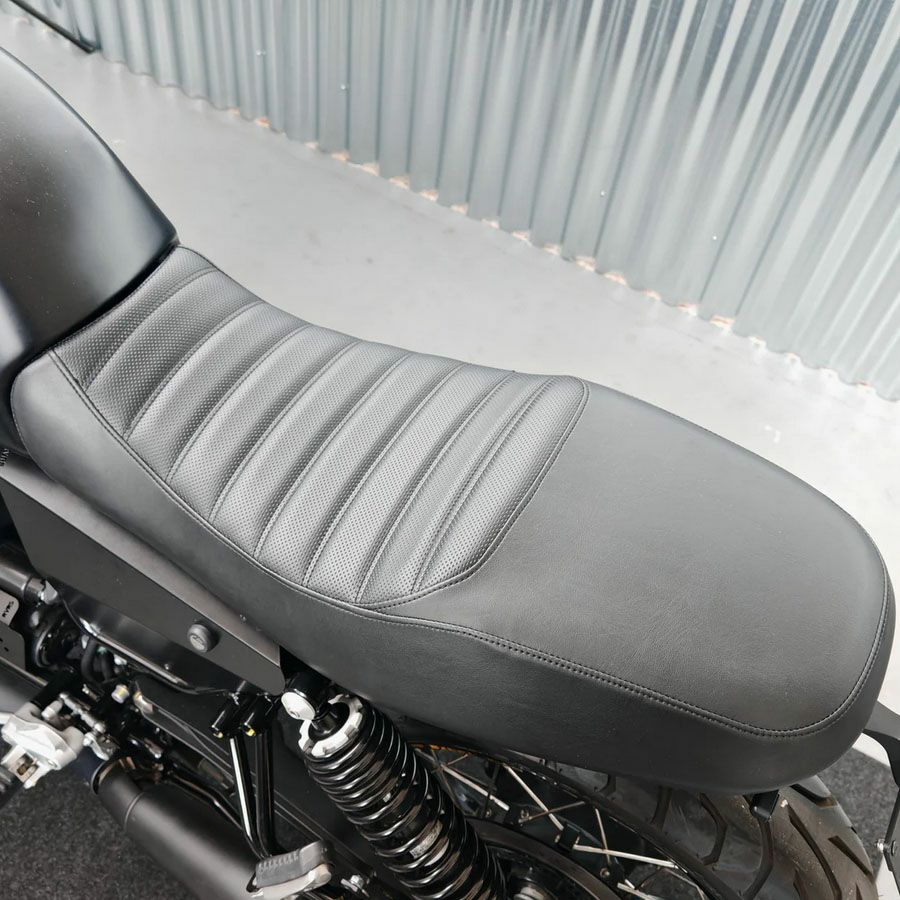 モトグッチ V7 850 21- シートカバー RVRS MOTO | バイクカスタム
