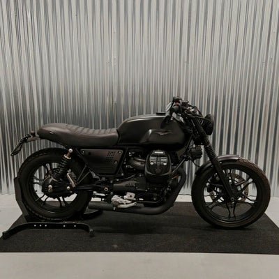 モトグッチ V7-I/-II/-III スリムシート ブラック RVRS MOTO | バイク 