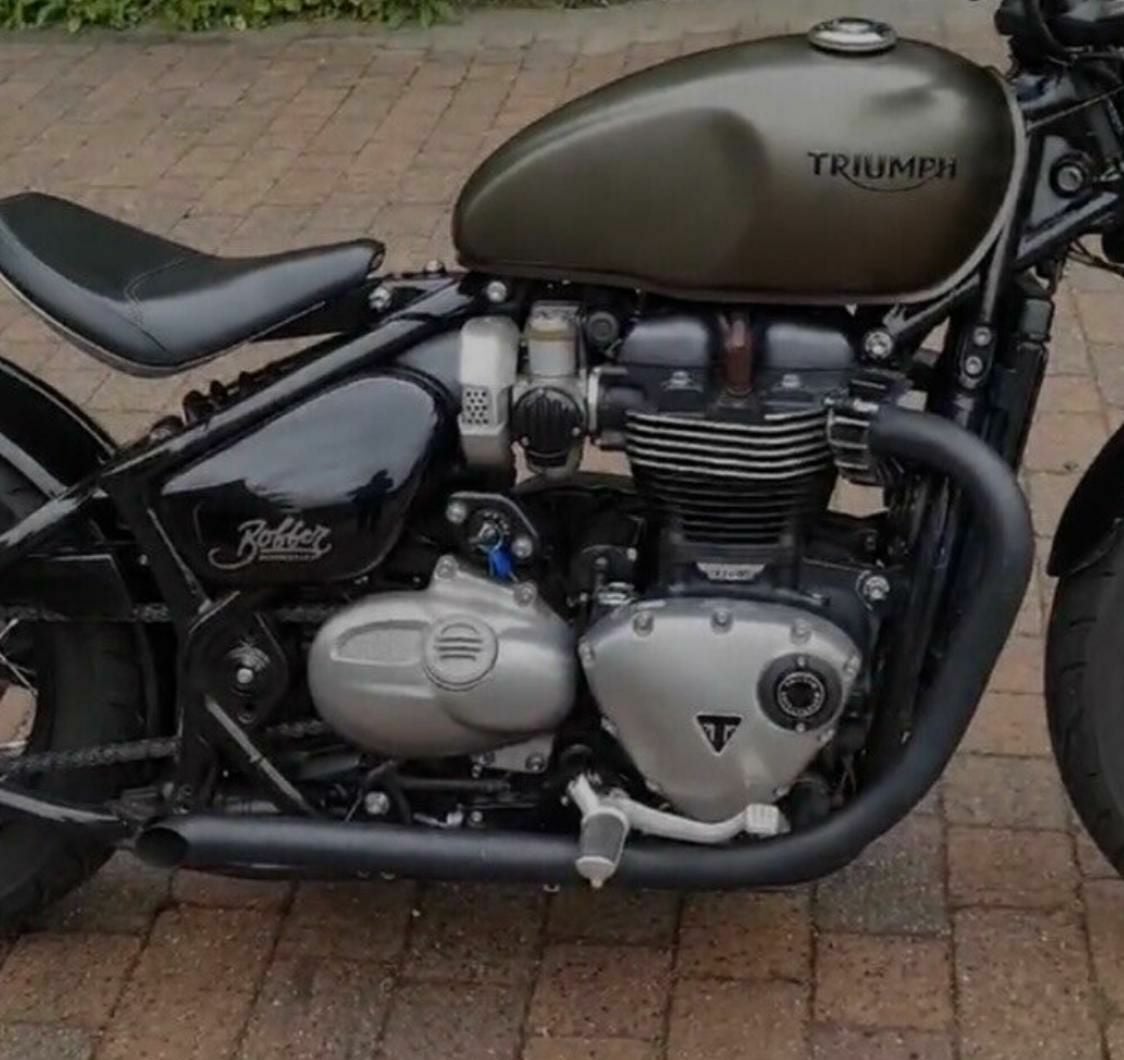 トライアンフ ボンネビルボバー25～ リバースコーン スリップオン
