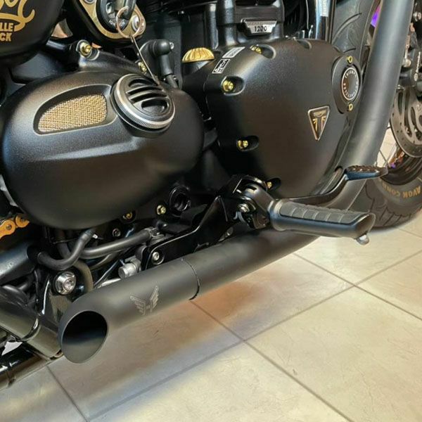トライアンフ ボンネビルボバー25～ ドラッグパイプ ショート スリップオンマフラー セラミックブラック  HITCHCOX_1
