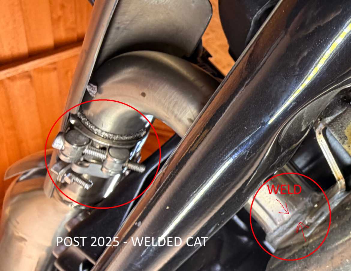 トライアンフ ボンネビルボバー25～ ドラッグパイプ ストレートカット スリップオンマフラー ブラッシュ HITCHCOX_6