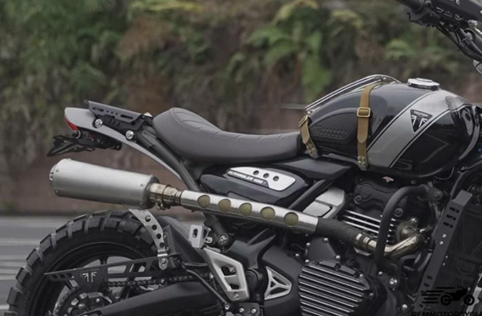 トライアンフ スクランブラー 400X リアシートラック REMMOTORCYCLE