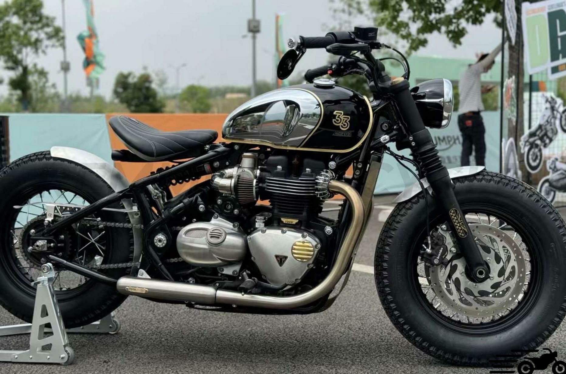 トライアンフ ボンネビルボバー スリップオンマフラー REMMOTORCYCLE