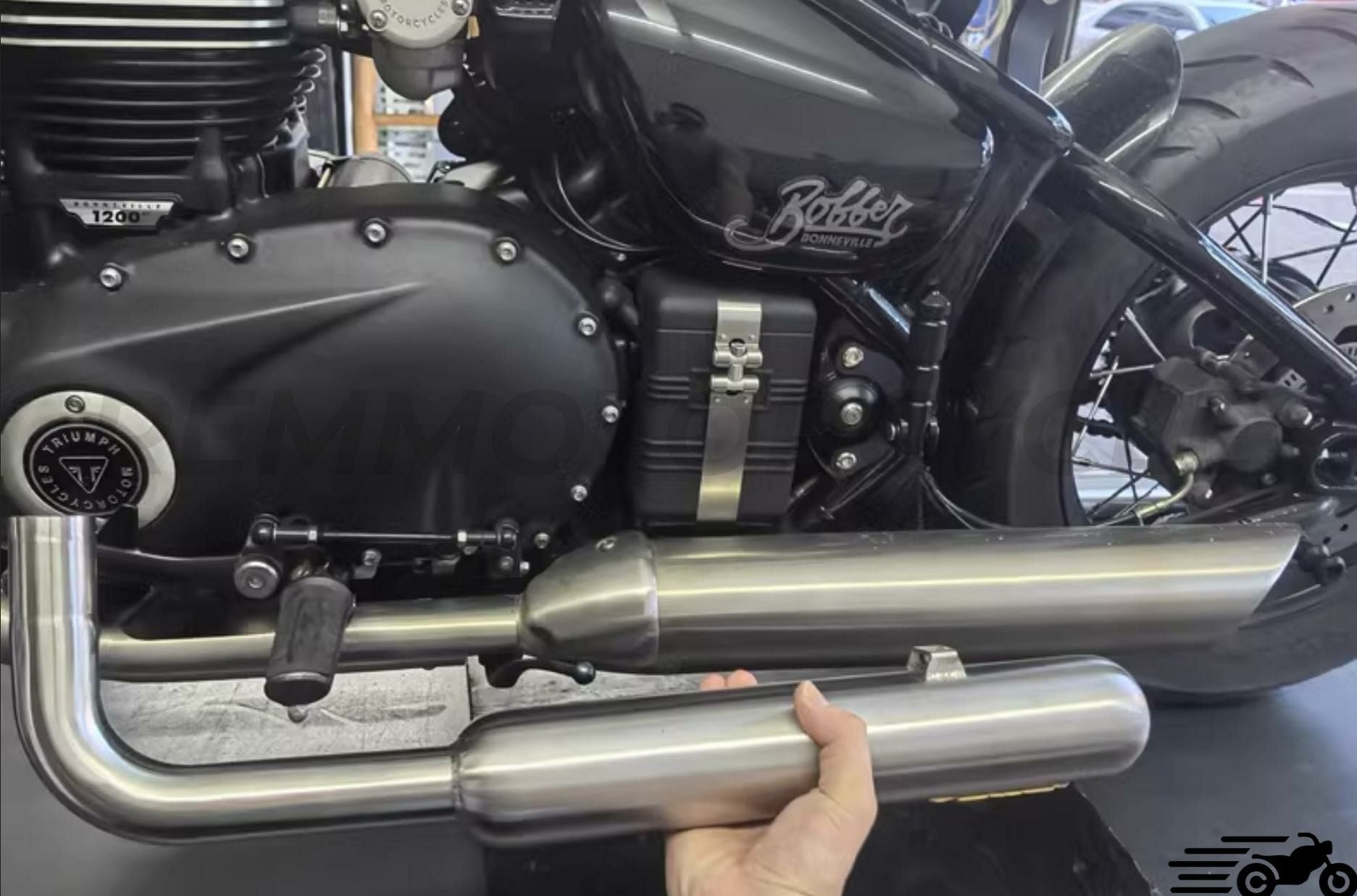 トライアンフ ボンネビルボバー スリップオンマフラー REMMOTORCYCLE