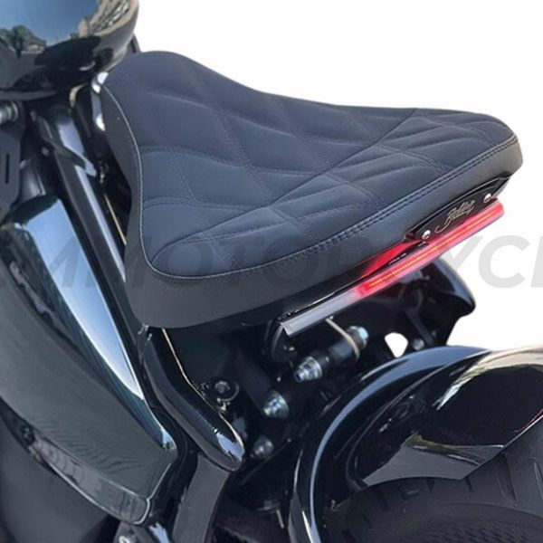 トライアンフボンネビルボバー用　モートーン　ゴブラシート BOBBER ボバー バーチカルリブ コブラシート トライアンフ MOTONE