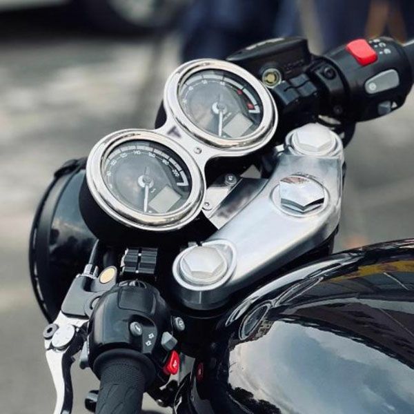 Free Spirits トップブリッジ ブラック Thruxton R/RS | バイク