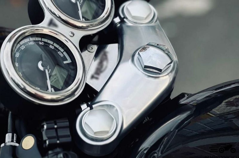 トライアンフ ボンネビルT100/T120/ボバー トリプルクランプ アッパー 