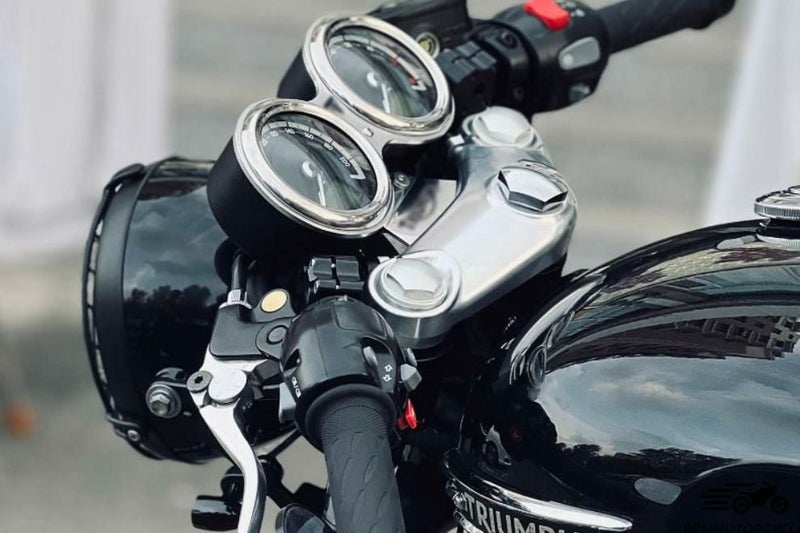 トライアンフ ボンネビルT100/T120/ボバー トリプルクランプ アッパー 