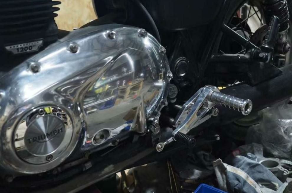 トライアンフ ボンネビルT120 バックステップキット REMMOTORCYCLE