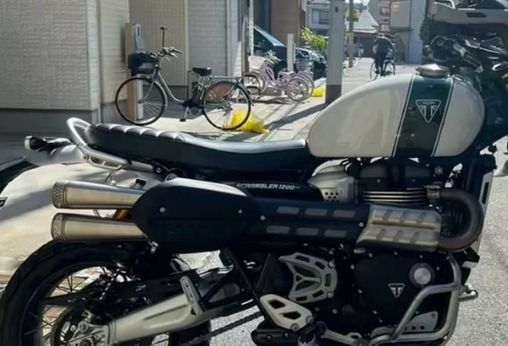 トライアンフ スクランブラー1200XC/XE LION エキゾーストマフラー