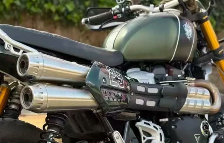 トライアンフ スクランブラー1200XC/XE LION エキゾーストマフラー