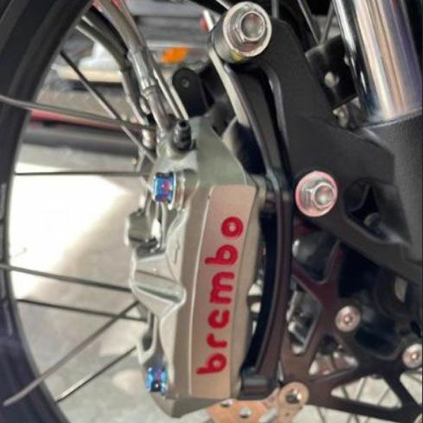 トライアンフ スクランブラー1200XC/XE ラジアルブレーキキャリパー変換ブラケット  REMMOTORCYCLE_1