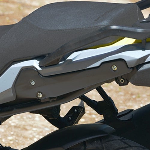 Vストローム800/DE リアサイドカバー マットブラック C-RACER | バイク