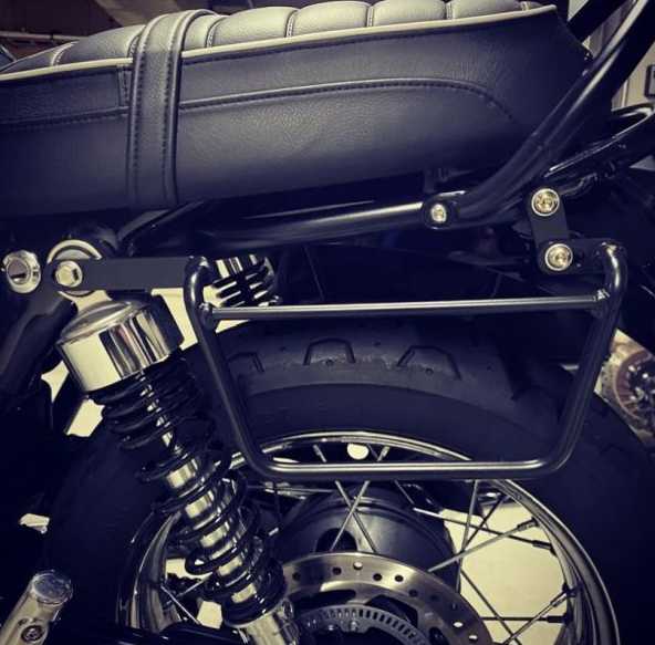 トライアンフ 水冷 T120 (グラブバー装着車両用) サドルバックステー サテンブラック 左右セット La Poderosa_1
