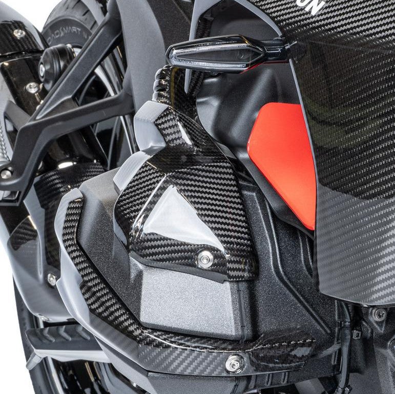 BMW R1300R/RS カーボンインジェクターカバー グロス仕様 右側