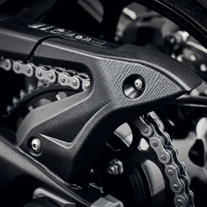 TRIUMPH トライデント660/800 チェーンガード スイングアームカバー Evotech Performance_1