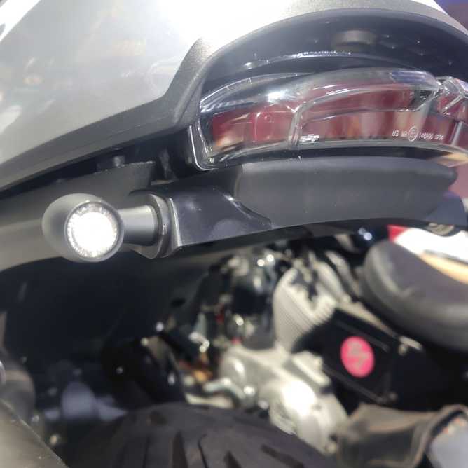 BMW R12 nineT (23-26) ライセンスプレートサポート 「SIDE ARM」 RIZOMA_5_6