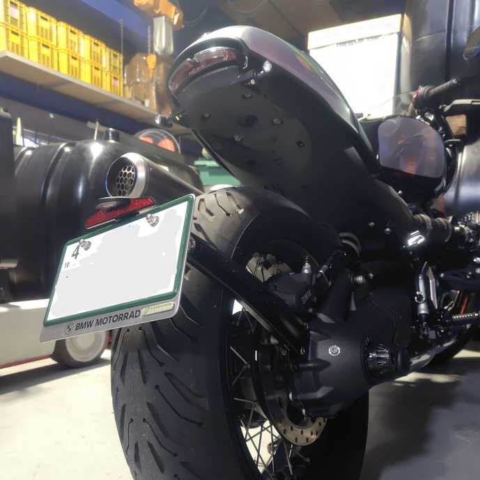 BMW R12 nineT (23-26) ライセンスプレートサポート 「SIDE ARM」 RIZOMA_8