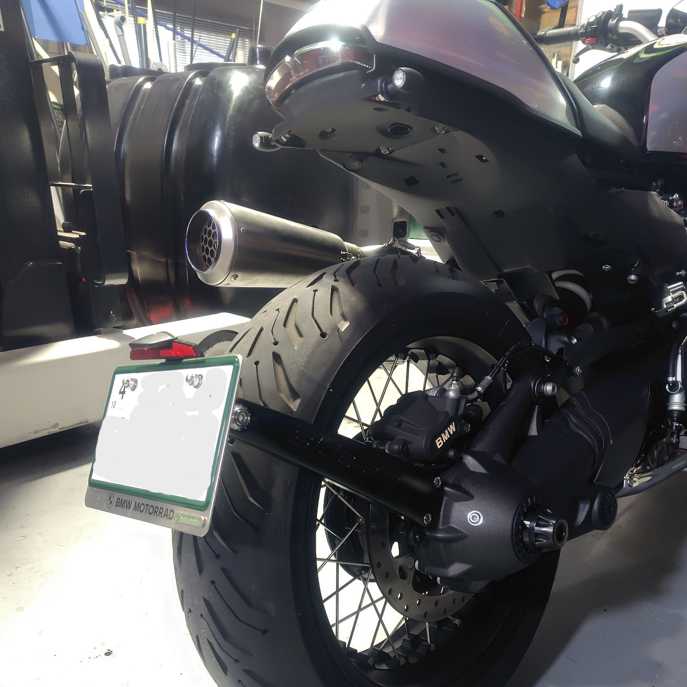 BMW R12 nineT (23-26) ライセンスプレートサポート 「SIDE ARM」 RIZOMA_9