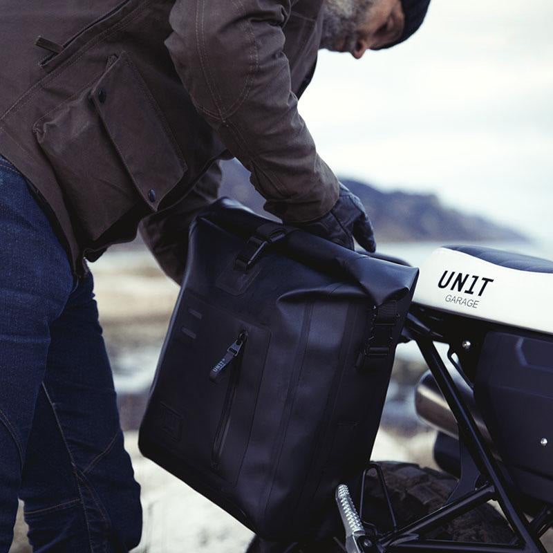 Triumph Bonneville T100 (17-) サイドパニア Khali TPU 左側キャリア付 Unit Garage_4