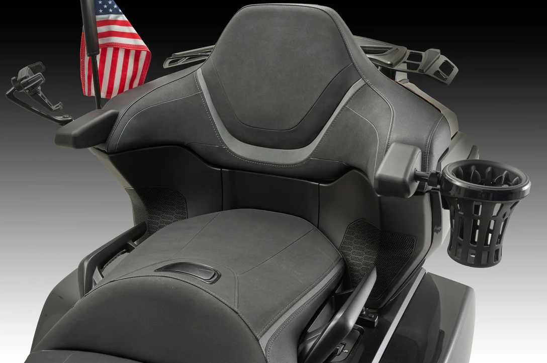 Honda Gold Wing Tour (21-) パッセンジャーアームレスト Goldstrike_4