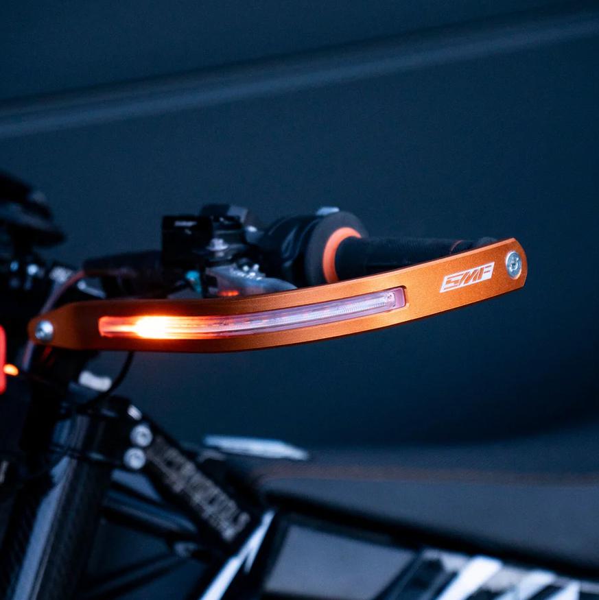 DUCATI ハイパーモタード698モノ LEDウインカー一体型ハンドガード