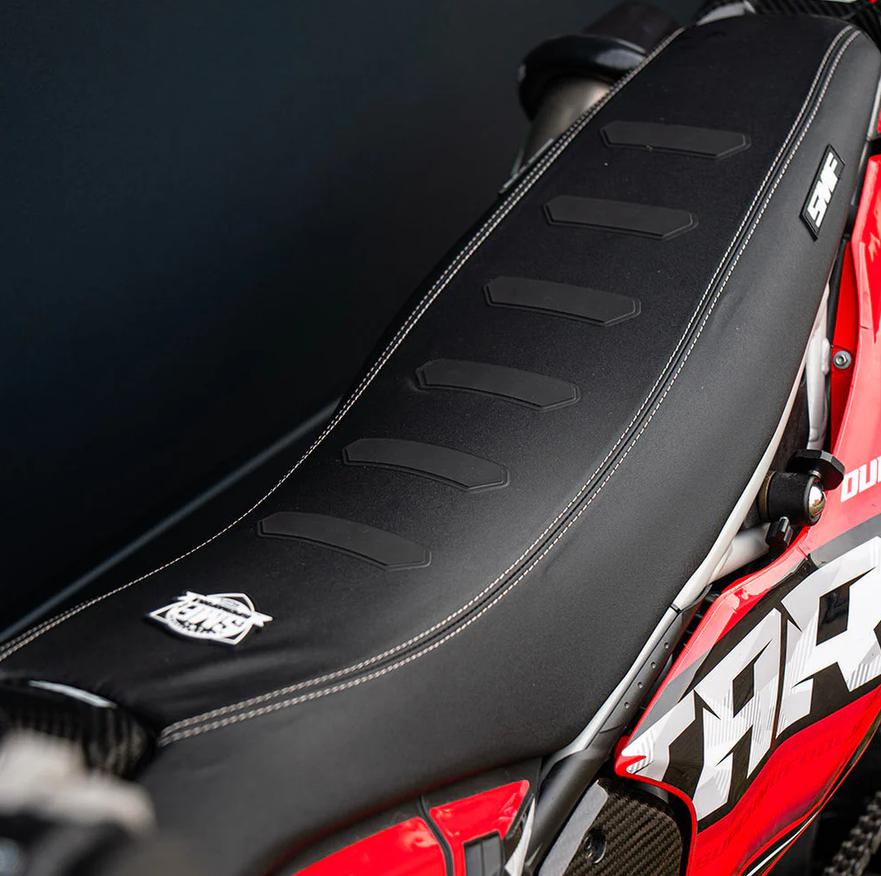 DUCATI ハイパーモタード698モノ シートカバー ブラック＆ホワイト