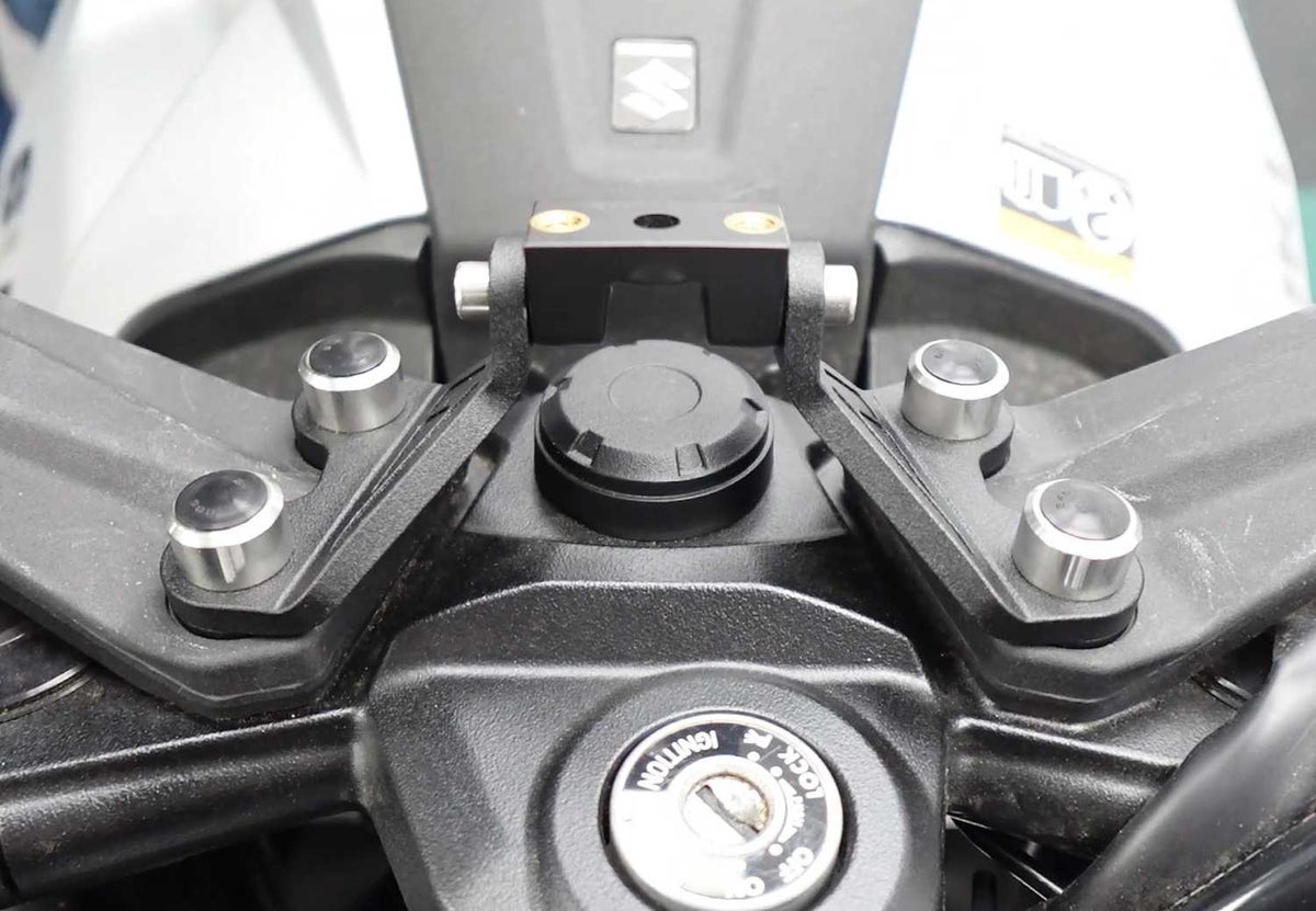 SUZUKI GSX-8R (24-) Garmin対応ハンドルクランプ装着型ナビマウント Evotech Performance_2