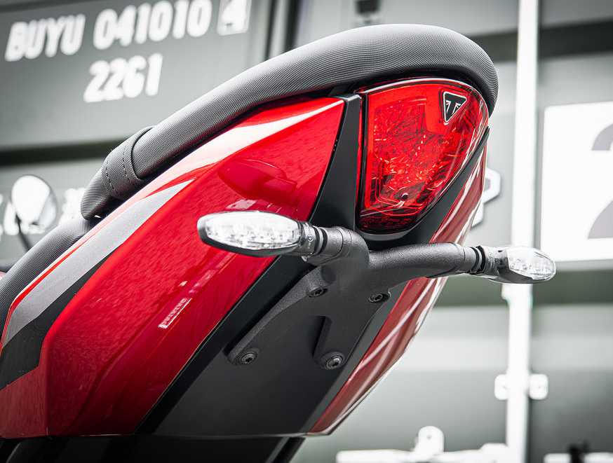 Triumph トライデント660/800 (26-) スイングアームマウントフェンダーレスキット Evotech Performance_4