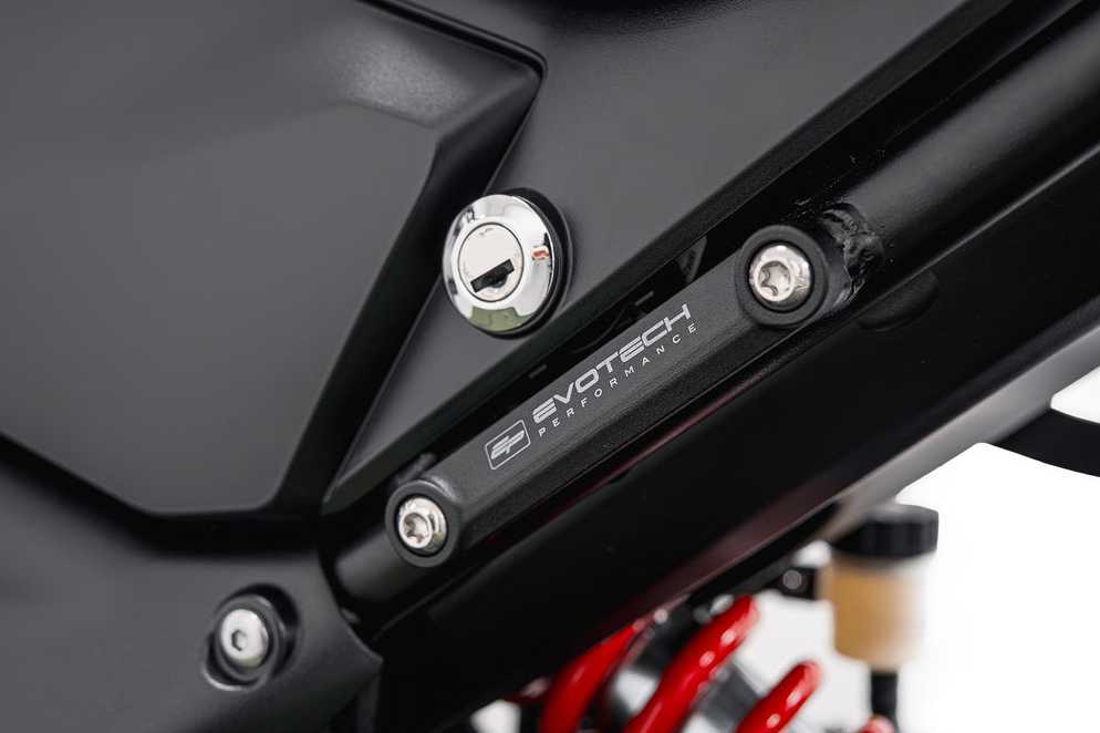 Triumph トライデント800 (26-) マフラーハンガーキット Evotech Performance_3