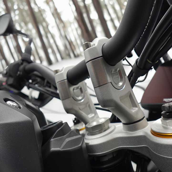 Triumph Tiger 900 ハンドルライザー 27mm アップ 13mm オフセット Evotech Performance_1