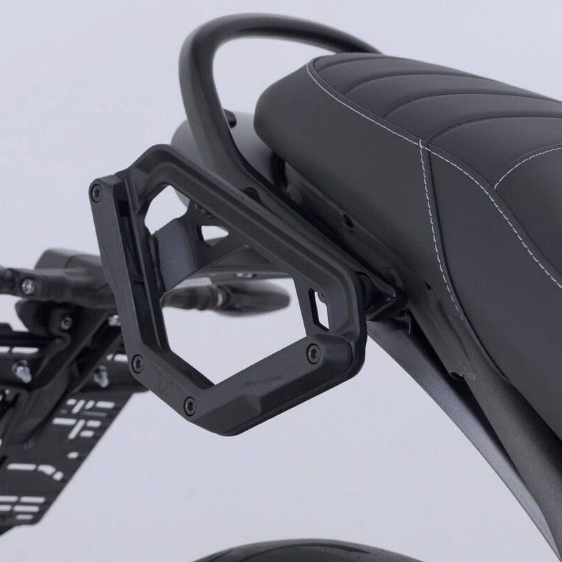 トライアンフ スピード400／スクランブラー400 X サイドキャリア V-LOC 右側 SW-MOTECH