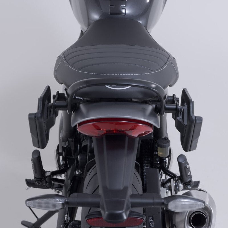 トライアンフ スピード400／スクランブラー400 X サイドキャリア V-LOC 右側 SW-MOTECH