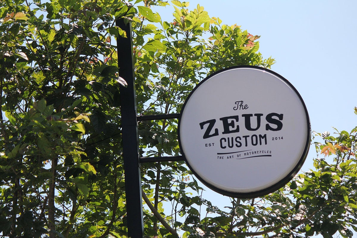 DAX ダックス ST125 ZEUS MADDAX CUSTOM 真鍮製ロゴ＆ZEUSエンブレム
