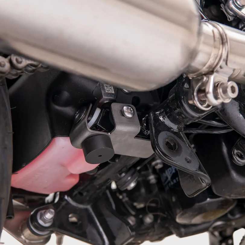 トライアンフ ボンネビル T100 (17-27) / ボンネビル T120 (16-27) センタースタンドブラケット British Customs_1