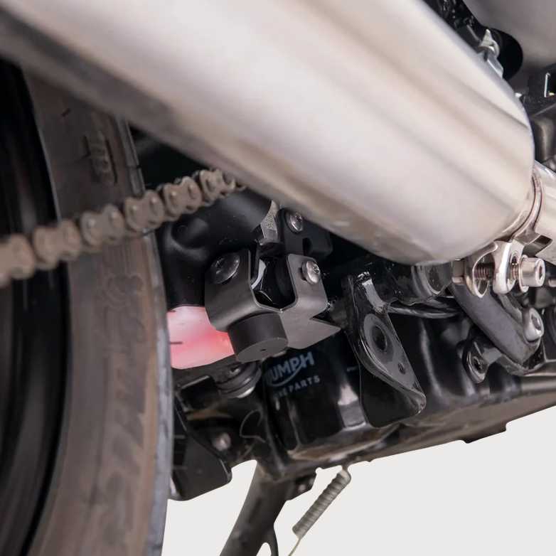 トライアンフ ボンネビル T100 (17-27) / ボンネビル T120 (16-27) センタースタンドブラケット British Customs_2