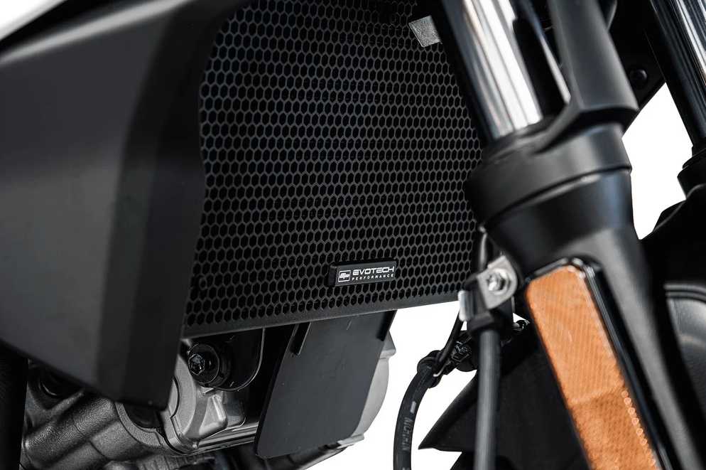 SUZUKI SV-7GX (26-) ラジエーターガード ブラック Evotech Performance_4