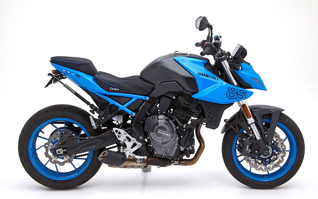 装着イメージ：スズキ GSX-8S / GSX-8R コンフォートシート（リアシート） Corbin（コルビン）